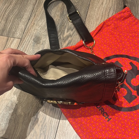 Great condition Tory Burch purse in black and gold detail/trim - Picture 8 of 16